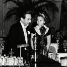 SHIRLEY TEMPLE w/ WALT DISNEY "SNOW WHITE" ANIMATION OSCAR - 8X10 PHOTO (DA-063)