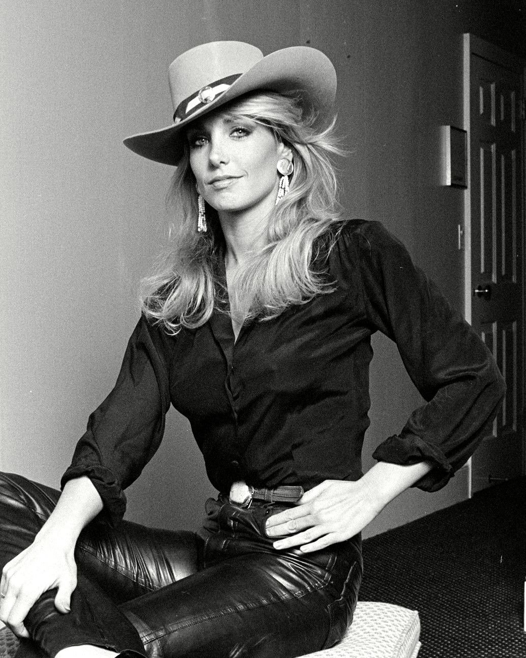 ACTRESS HEATHER THOMAS - 8X10 PUBLICITY PHOTO (AZ156)