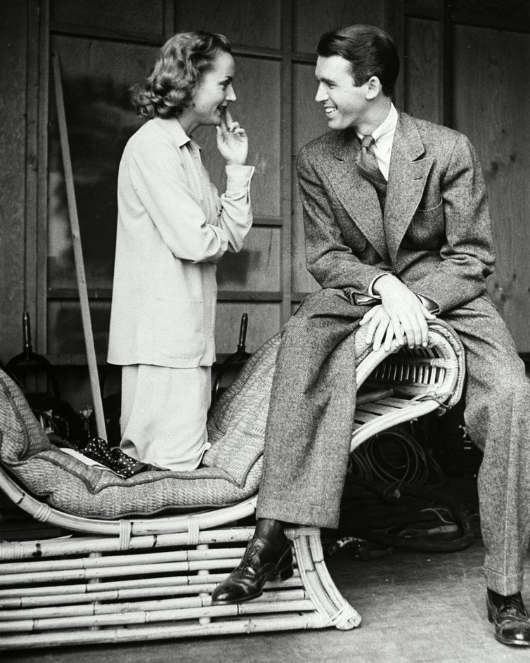 JAMES STEWART AND CAROLE LOMBARD IN 1938 - 8X10 PUBLICITY PHOTO (ZZ-670)