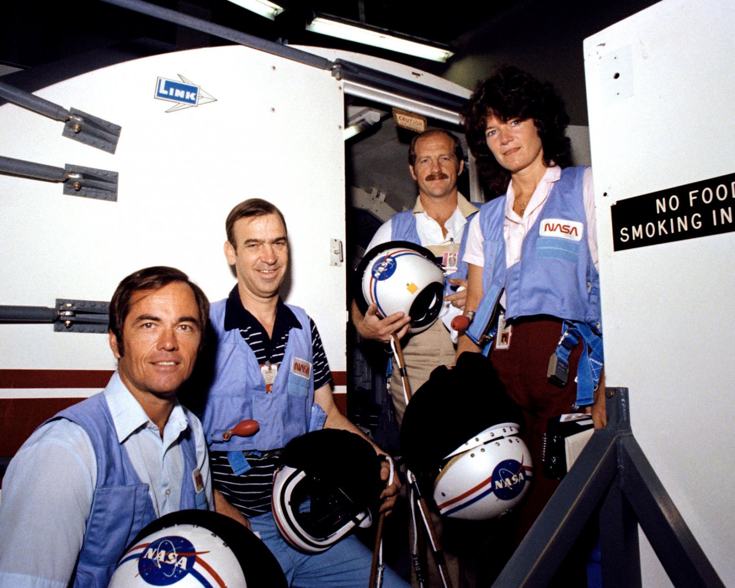 SALLY RIDE AND STS-7 CREW TAKE A BREAK FROM TRAINING - 8X10 NASA PHOTO ...