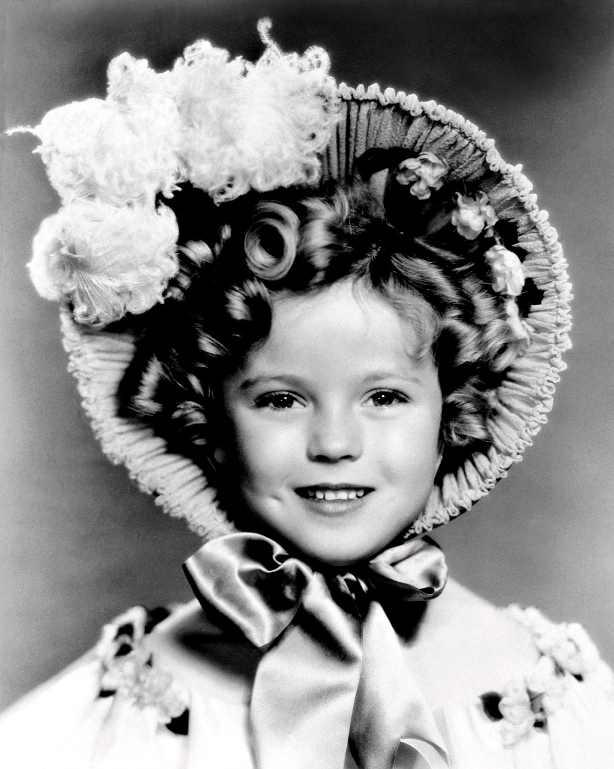 SHIRLEY TEMPLE IN THE FILM "THE LITTLE COLONEL" - 8X10 PUBLICITY PHOTO