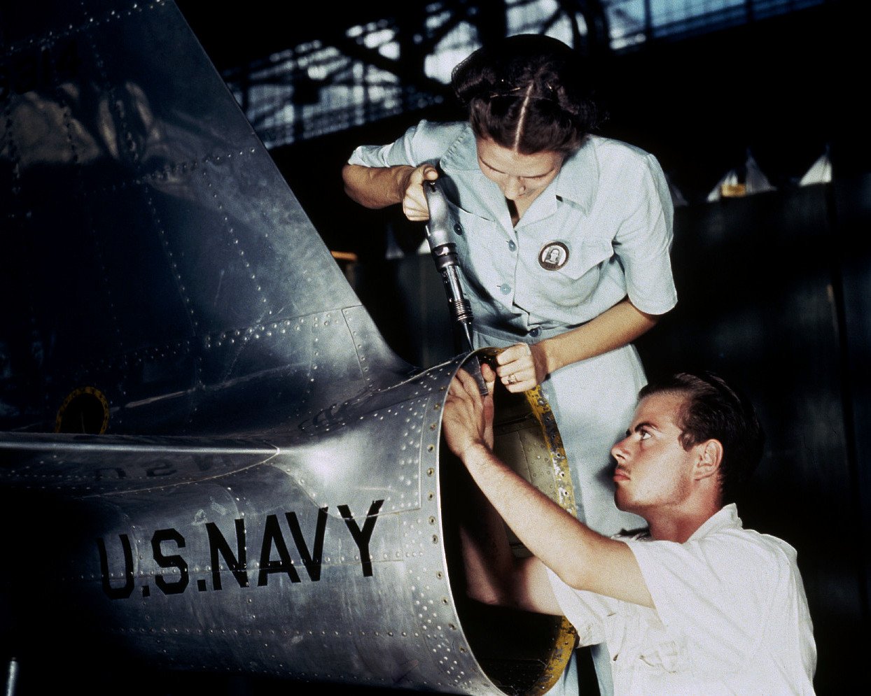 "ROSIE THE RIVETER: REAL WOMEN WORKERS IN WORLD WAR II" - 8X10 PHOTO (AZ210)