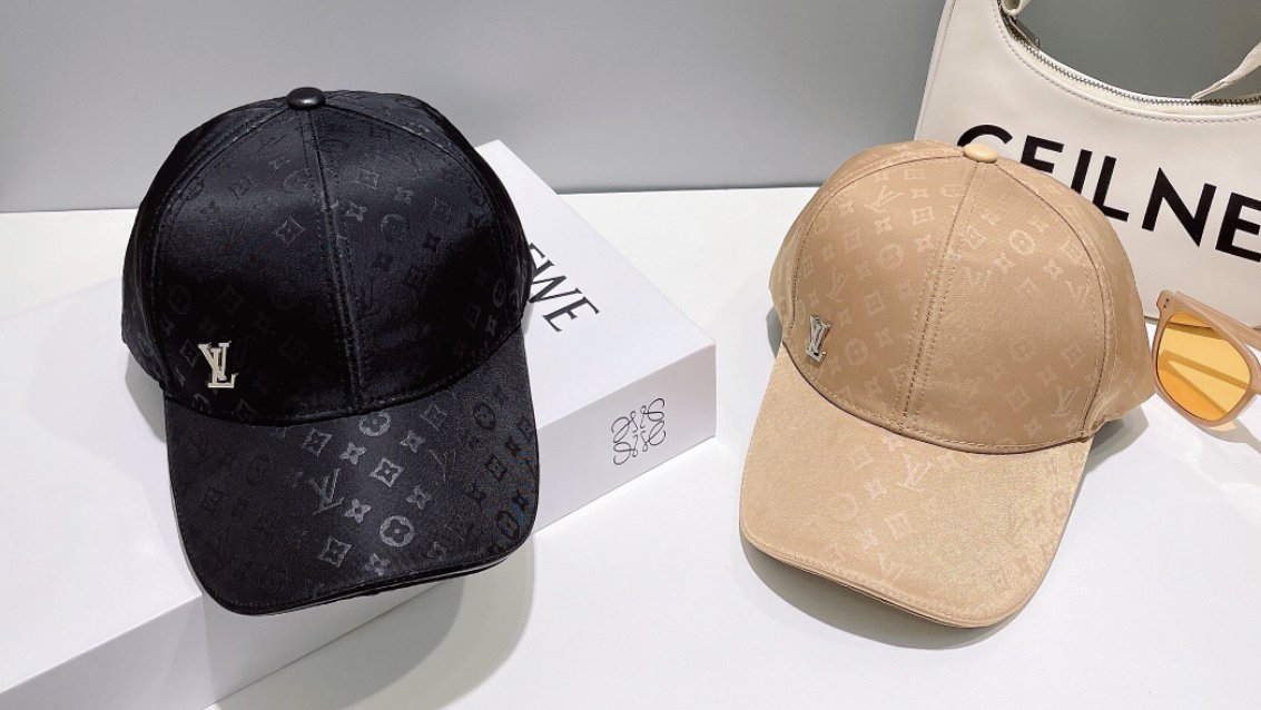 Louis Vuitton LV baseball cap hat