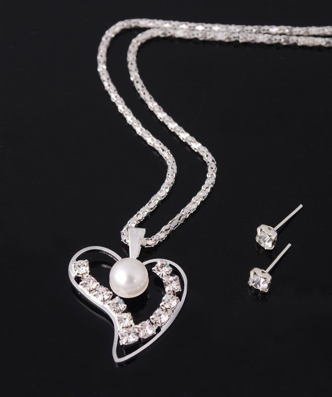 Elegant Beautiful Bridal White Pearl Heart Crystal Rhinestone Silver Chain Necklace Earrings Set