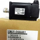 NEW YASKAWA SERVO MOTOR SGMJV-04AAA61 IN BOX