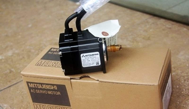 NEW&ORIGINAL Mitsubishi AC SERVO MOTOR HC-UF13K-S103 IN BOX HCUF13KS103
