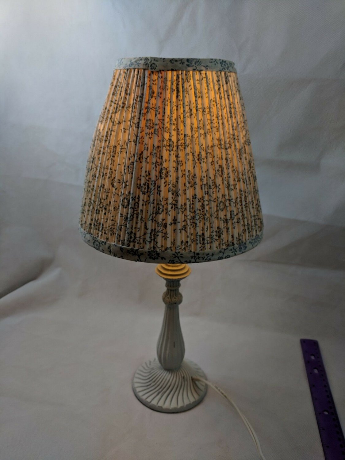White Distressed Finish Table Lamp Stand w/ White/Blue Shade Electric Plug-in