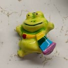 VTG 1980s Frog w/ Rainbow Scarf 2.5cm Resin Pin