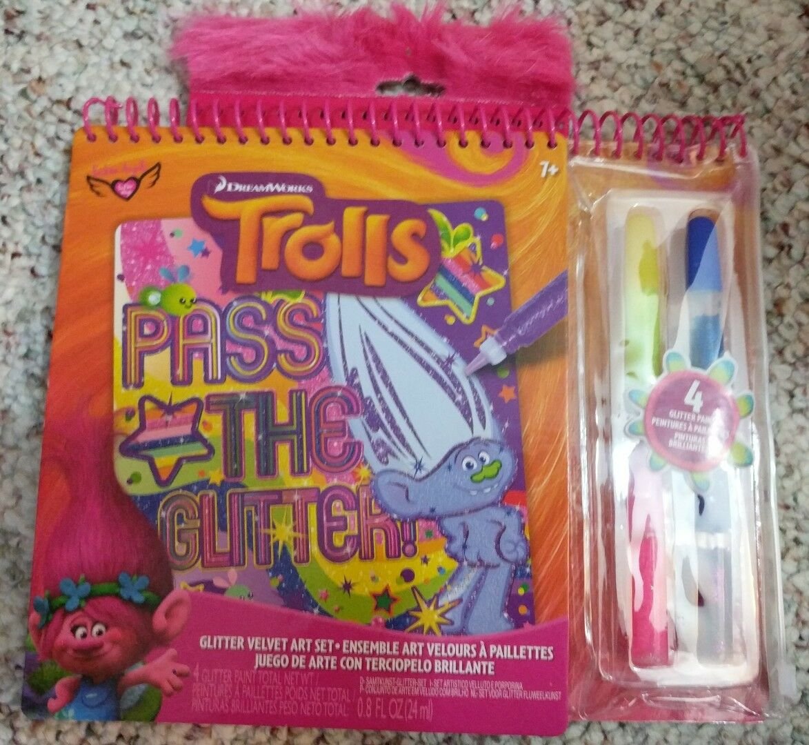 DreamWorks Trolls Glitter Velvet Art Set New, Sealed