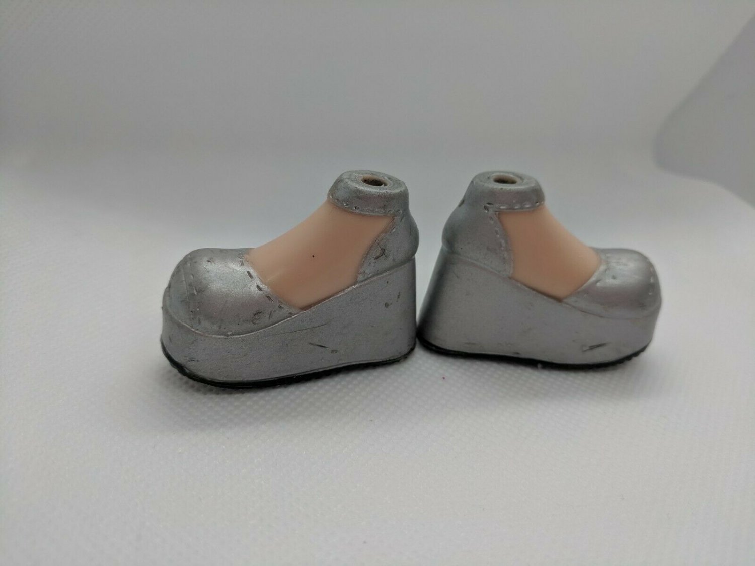 MGA Bratz Doll Silver Replacement Pair of Shoes