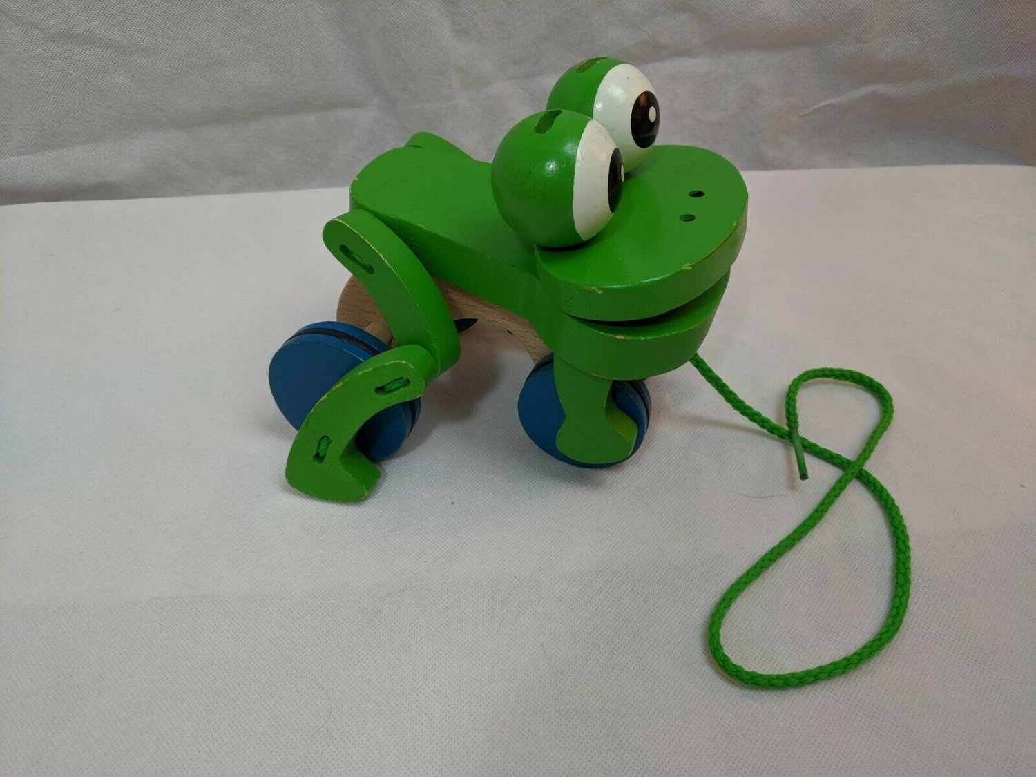 Melissa & Doug Frolicking Frog Pull Toy Wood Green w/ Blue Wheels
