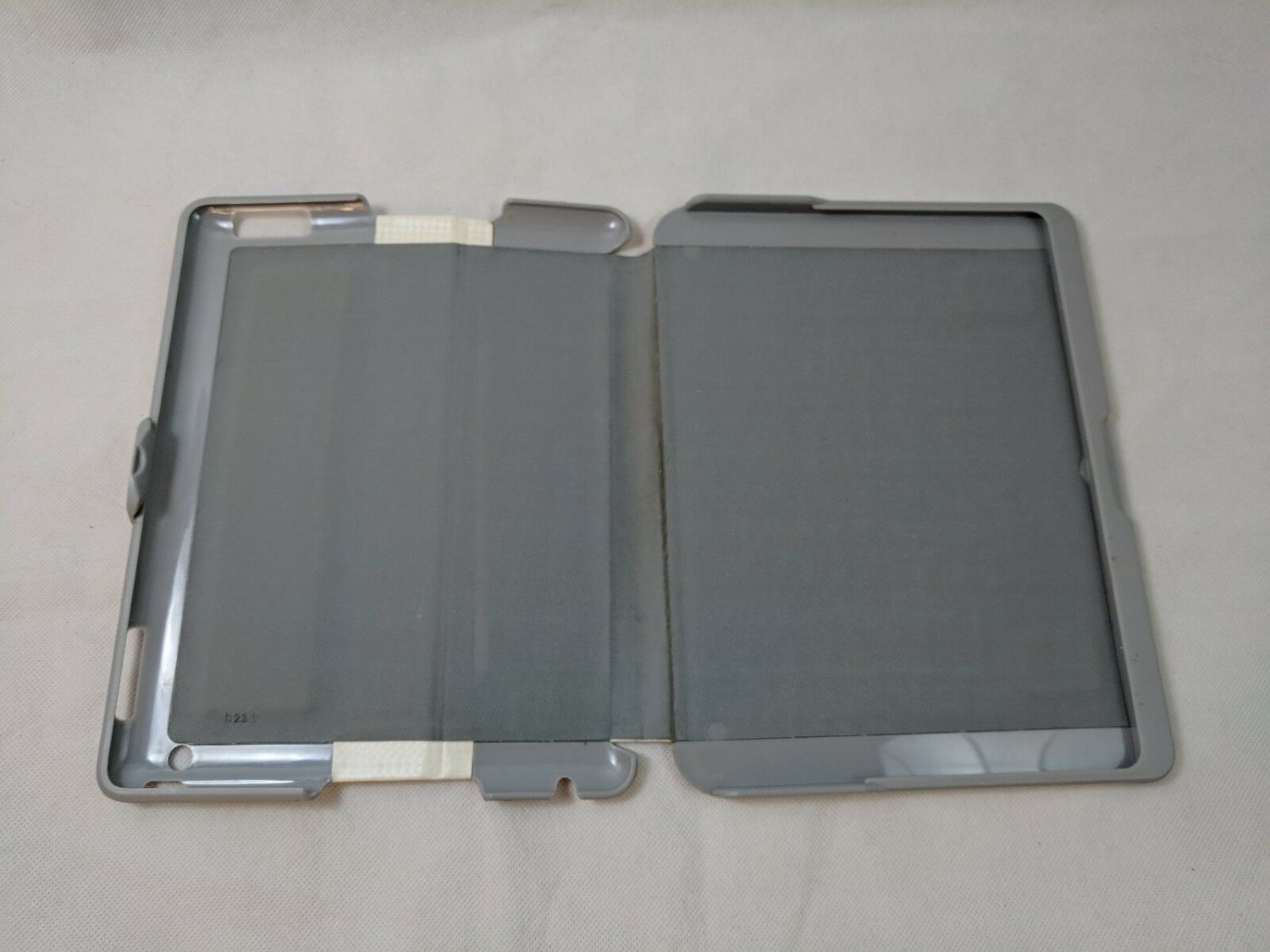 Zagg White & Gray Tablet Case 10" x 15" Used