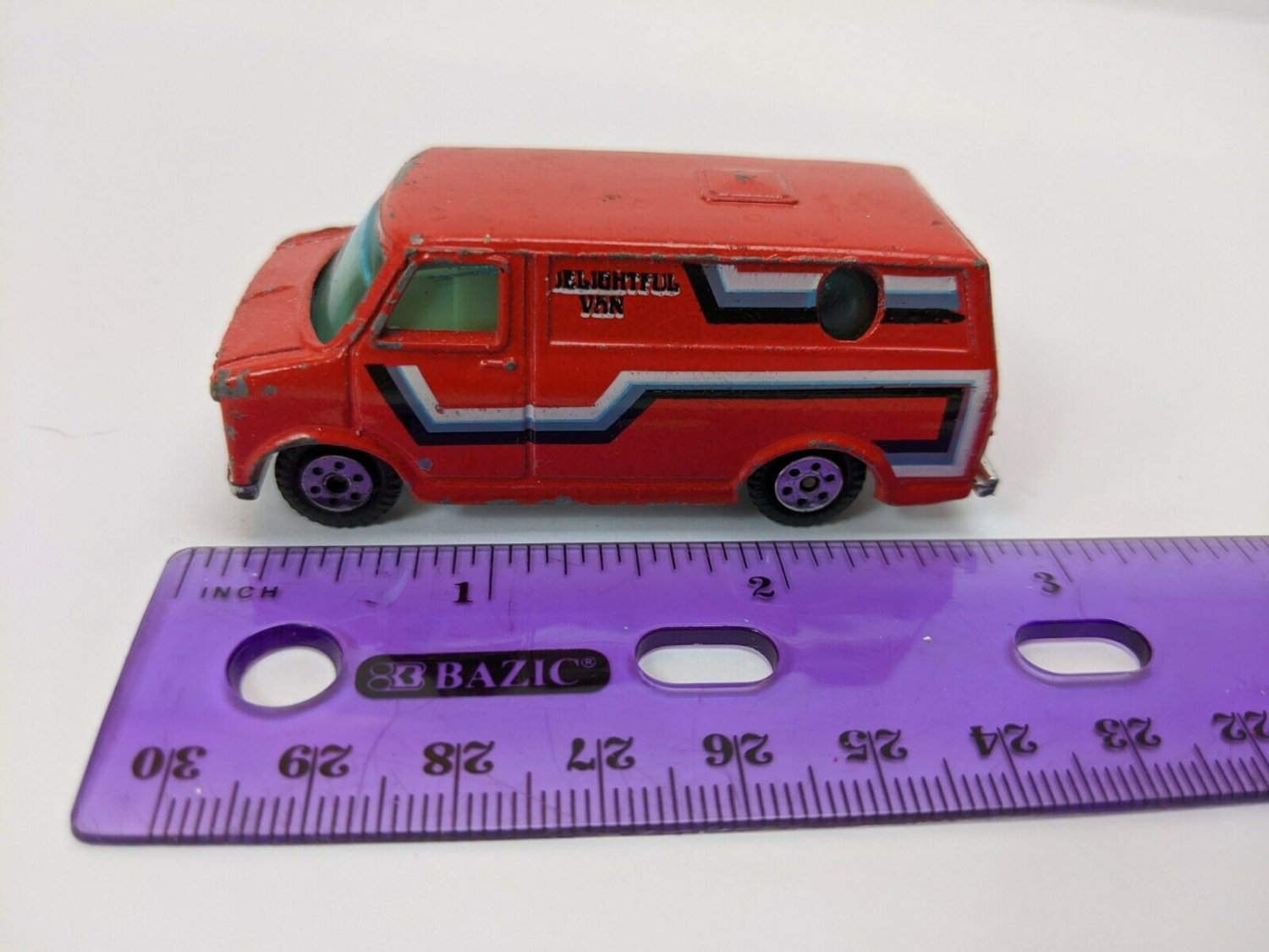 Yat Ming #899 Delightful Van Red/White/Black Stripes 3" Long *Junkyard*