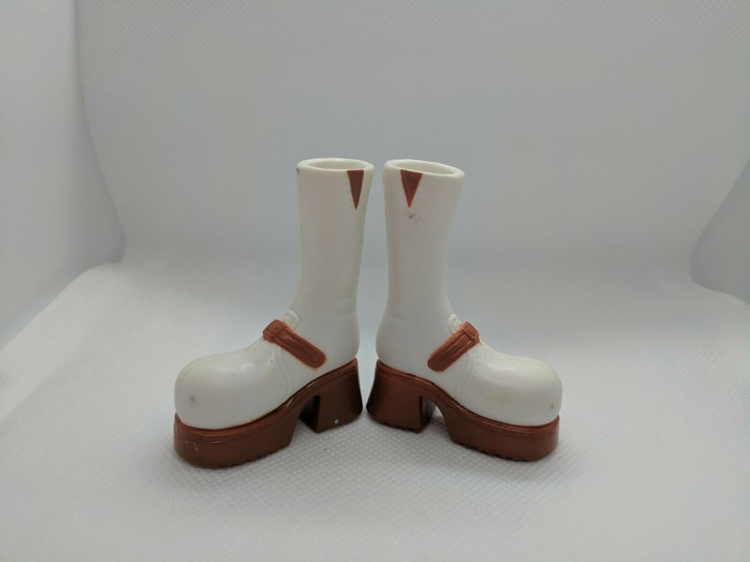 MGA Bratz Doll White & Brown Boots, Replacement Pair of Shoes