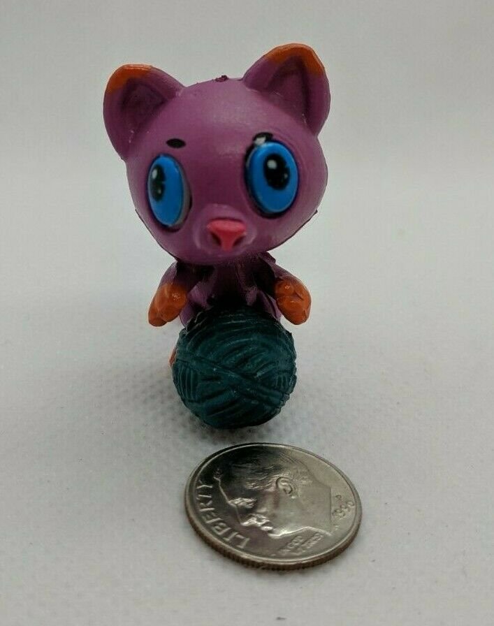 Plastic Cat Kitten Figurine Doll Pet 1.5" Tall Purple/Orange Kitty w/ Yarnball