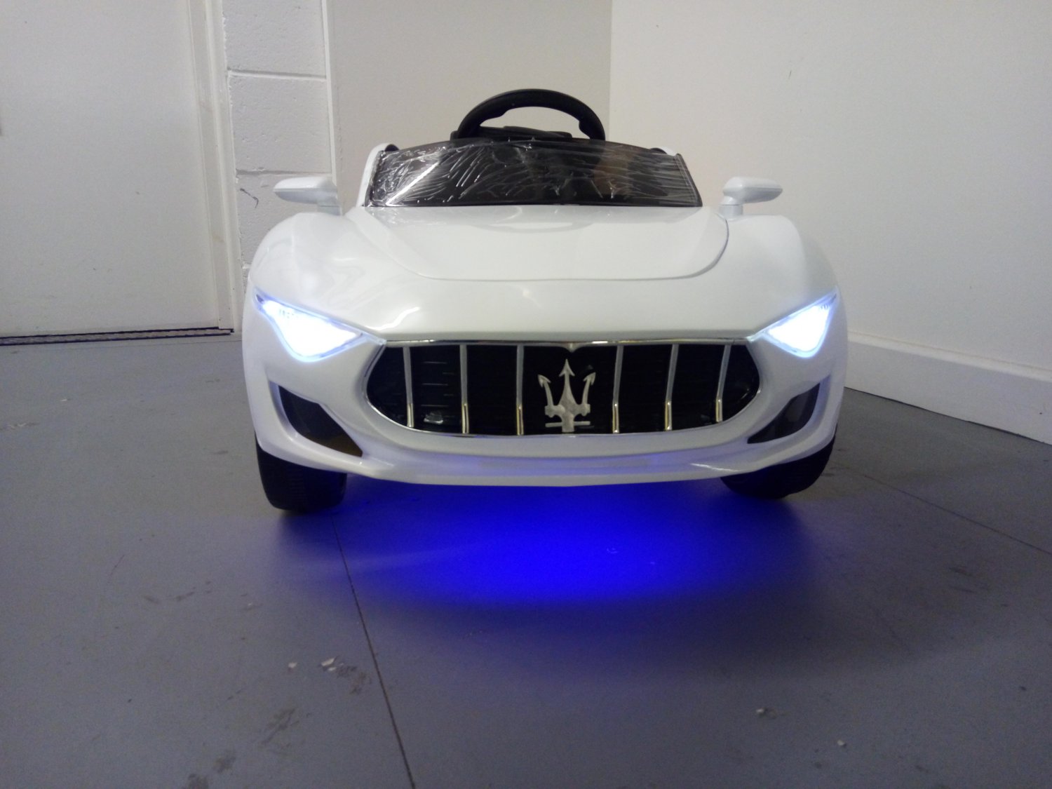 maserati 12v car