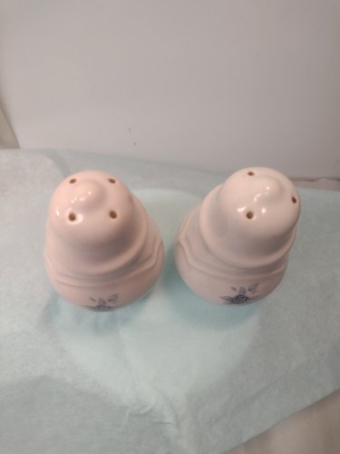 Pfaltzgraff Salt & Pepper Shaker Set - Memories Pattern Flowers