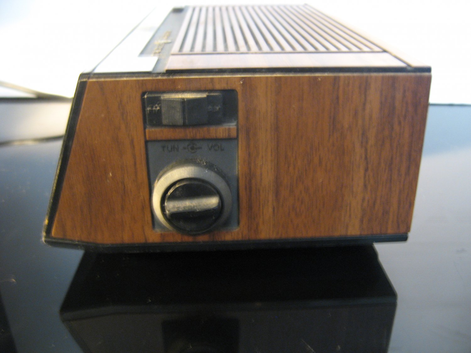 Rare Vintage Retro GE FM/AM Clock Radio Model 74650G