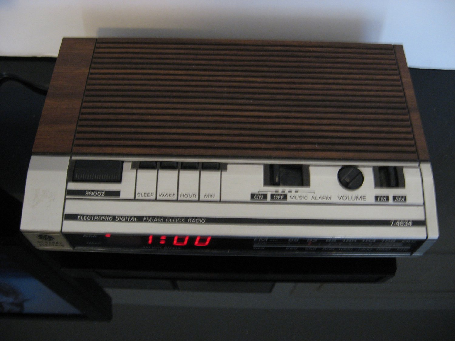 Vintage 1960's General Electric Digital Clock Radio Alarm Clock Model 74634B