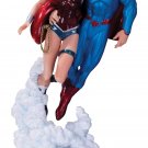 DC Collectibles DC Comics: Superman and Wonder Woman Holiday Kiss Mini Statue