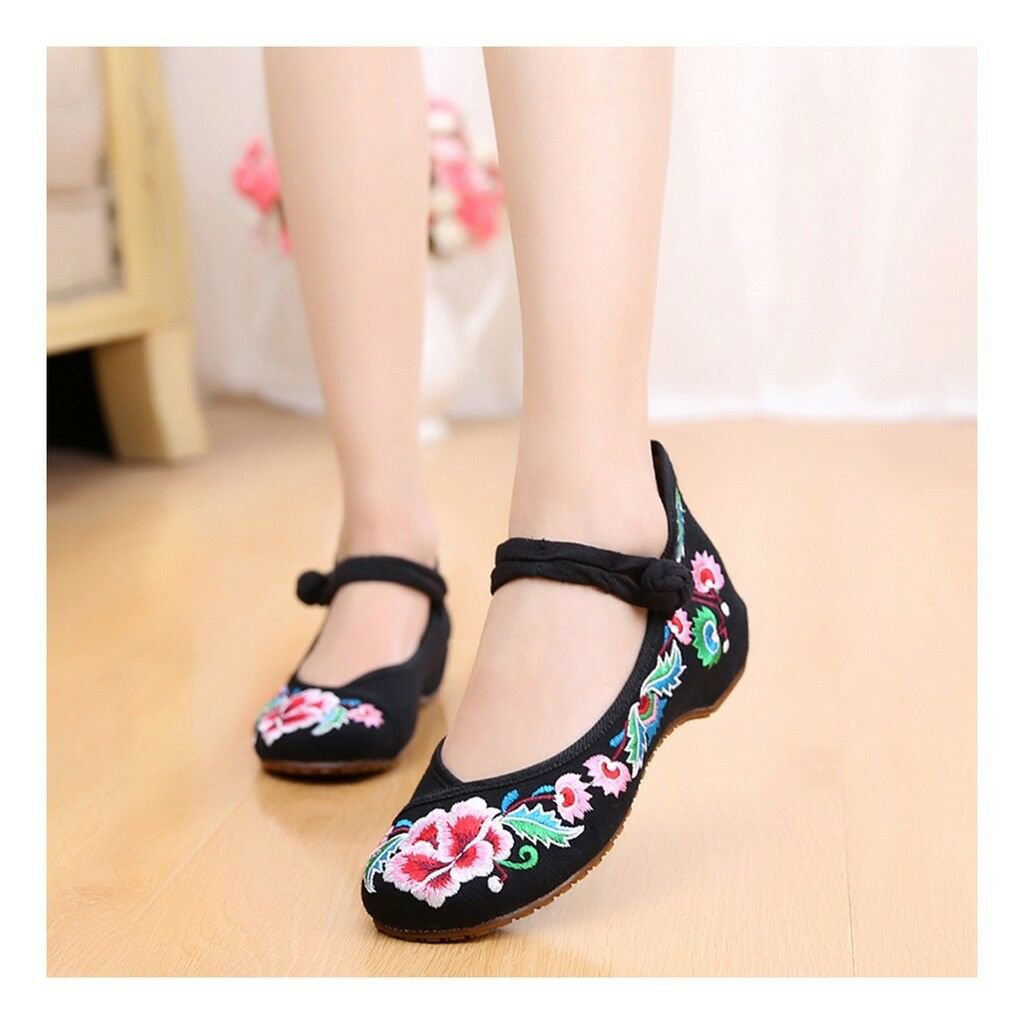 Old Beijing Cloth Shoes National Style Embroidered Shoes Square Dance Shoes Slip