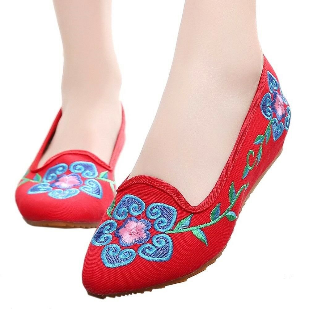 Old Beijing Cloth Embroidered Shoes 5 Petal Flower red