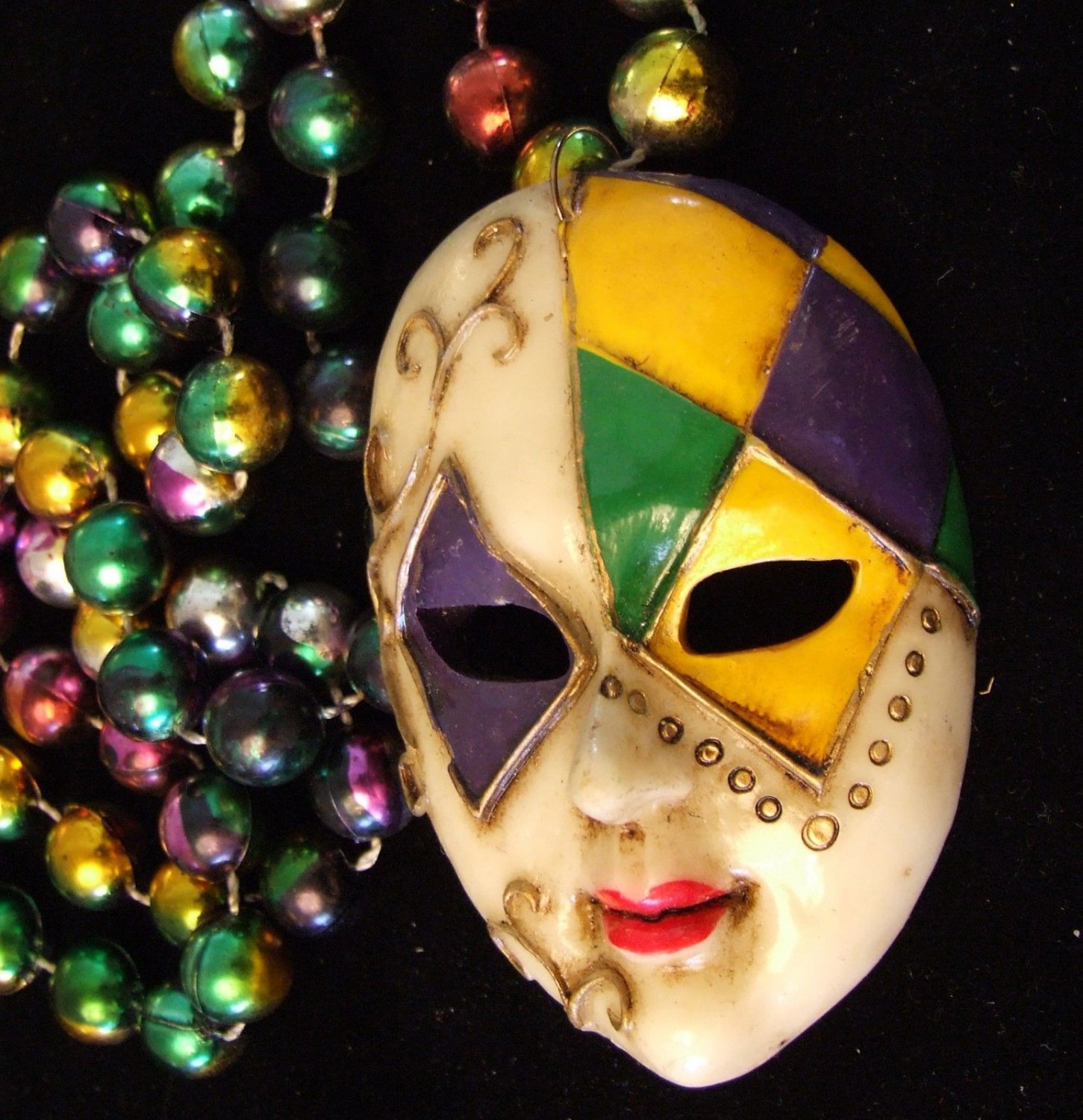 mardi gras bead necklace