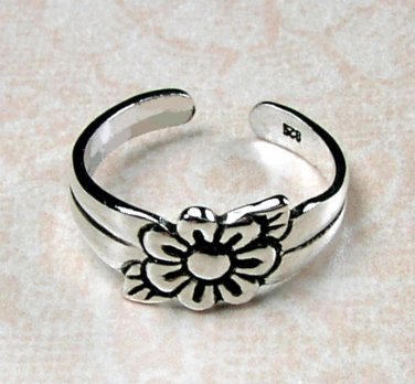 Cute Sterling Silver Toe Ring featuring a Daisy