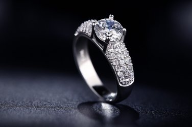 Exquisite S925 White Gold Plated Vintage 1.5 Carat Cubic Zirconia Ring For Women