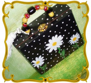 Cigar Box Purse with Daisys  ~~ Hot, New Trend in Handbags