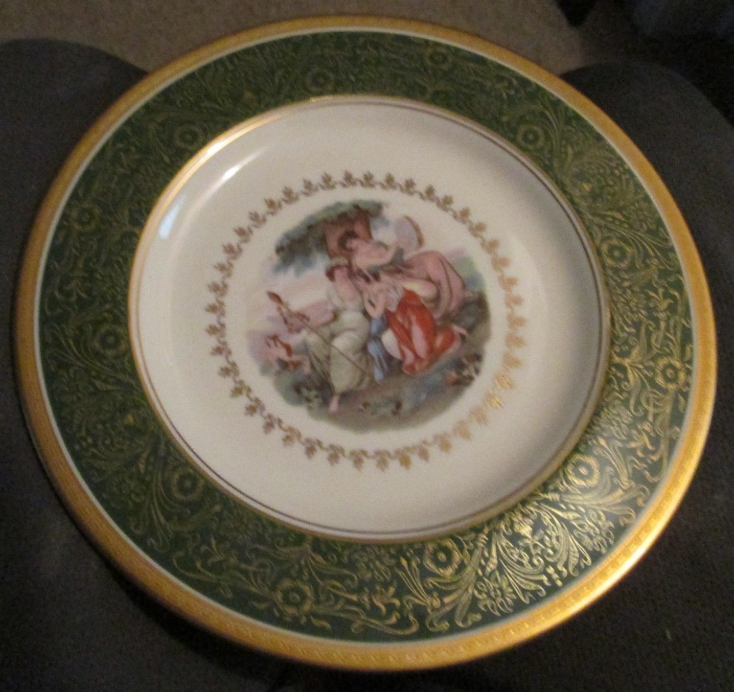 COLLECTIBLE PICKARD STUDIO CHINA GOLD HAND PAINTED DECORATED PLATE FIGURAL