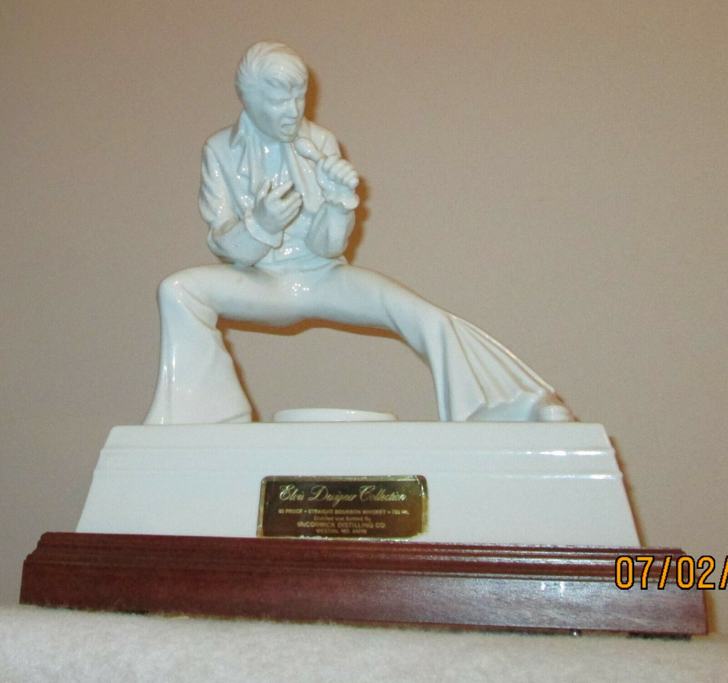 Elvis Presley Designer Collection l Decanter w/ Music Box Stand 1981