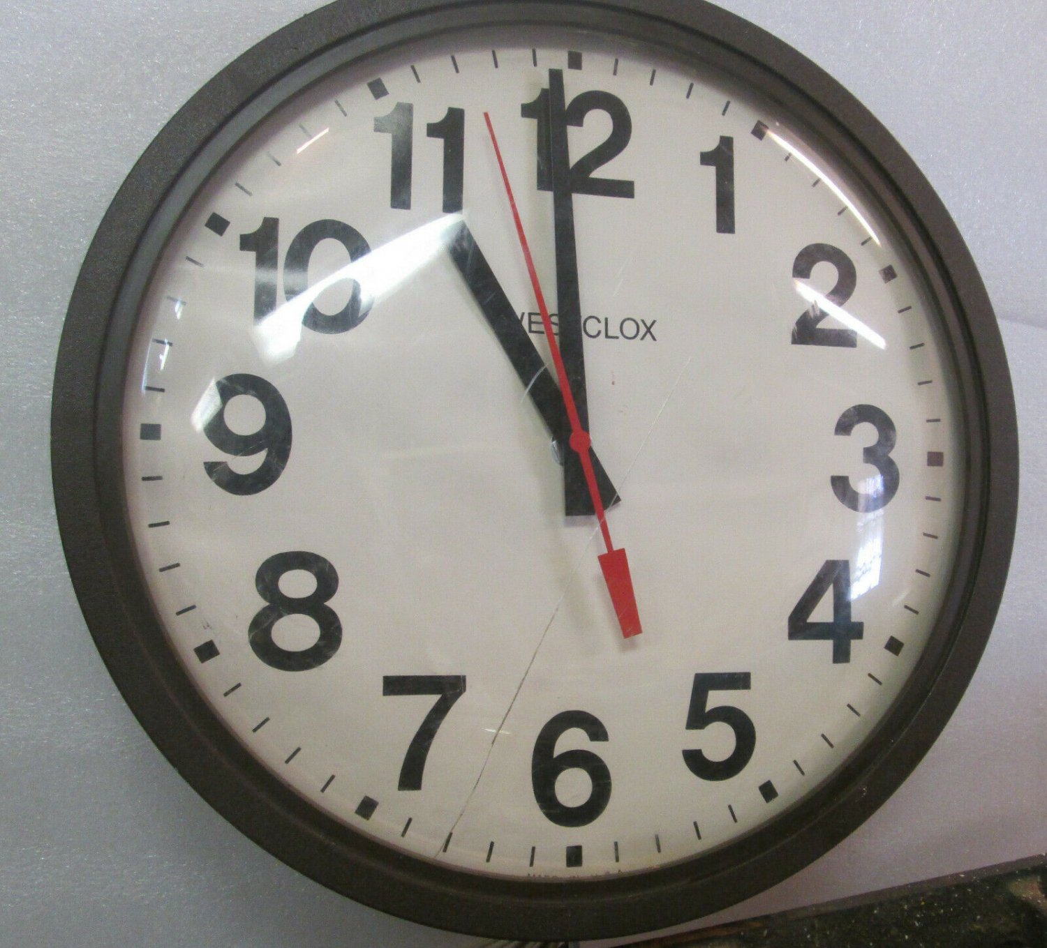 14 in. WESTCLOX black electric wall clock