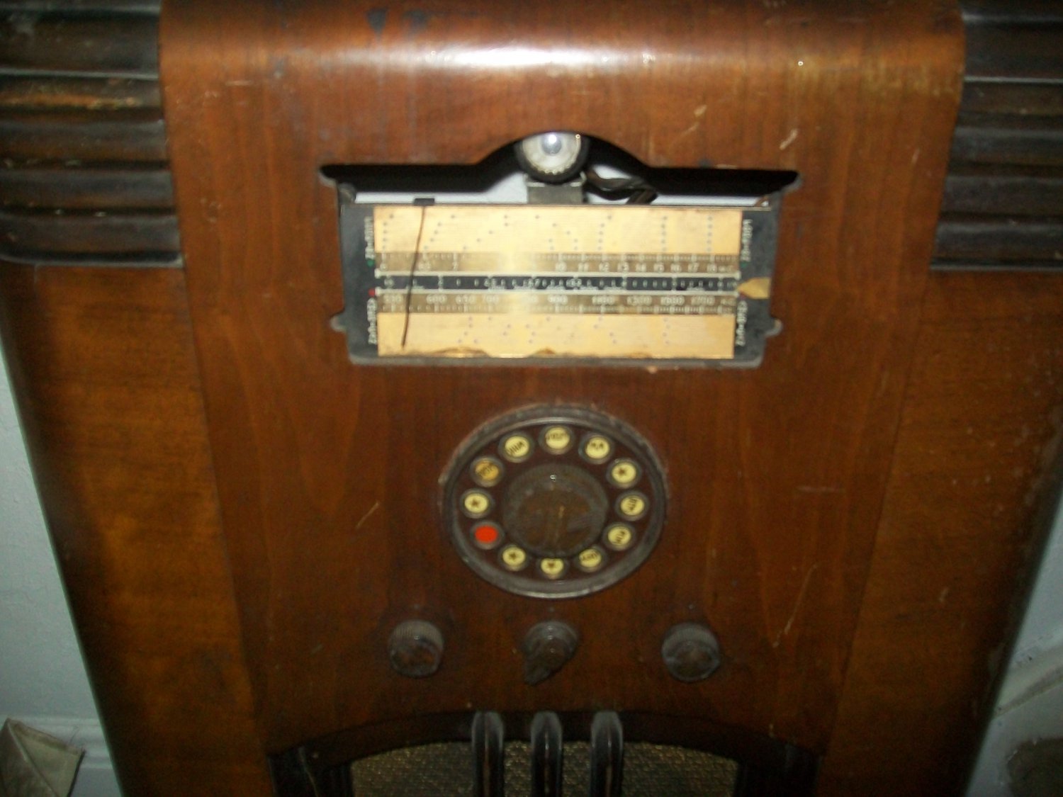 1900's Floor Model Vintage Tube Radio