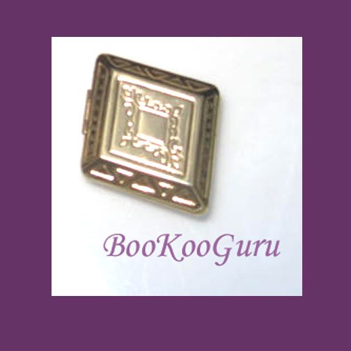 Locket Vintage Button Cover, One (1), Goldtone, Locket Opens Near mint