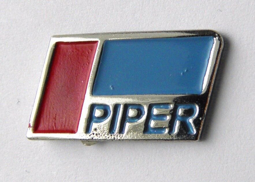 PIPER AIRCRAFT AVIATION ENGINE ENGINES LAPEL PIN BADGE 3/4 inch