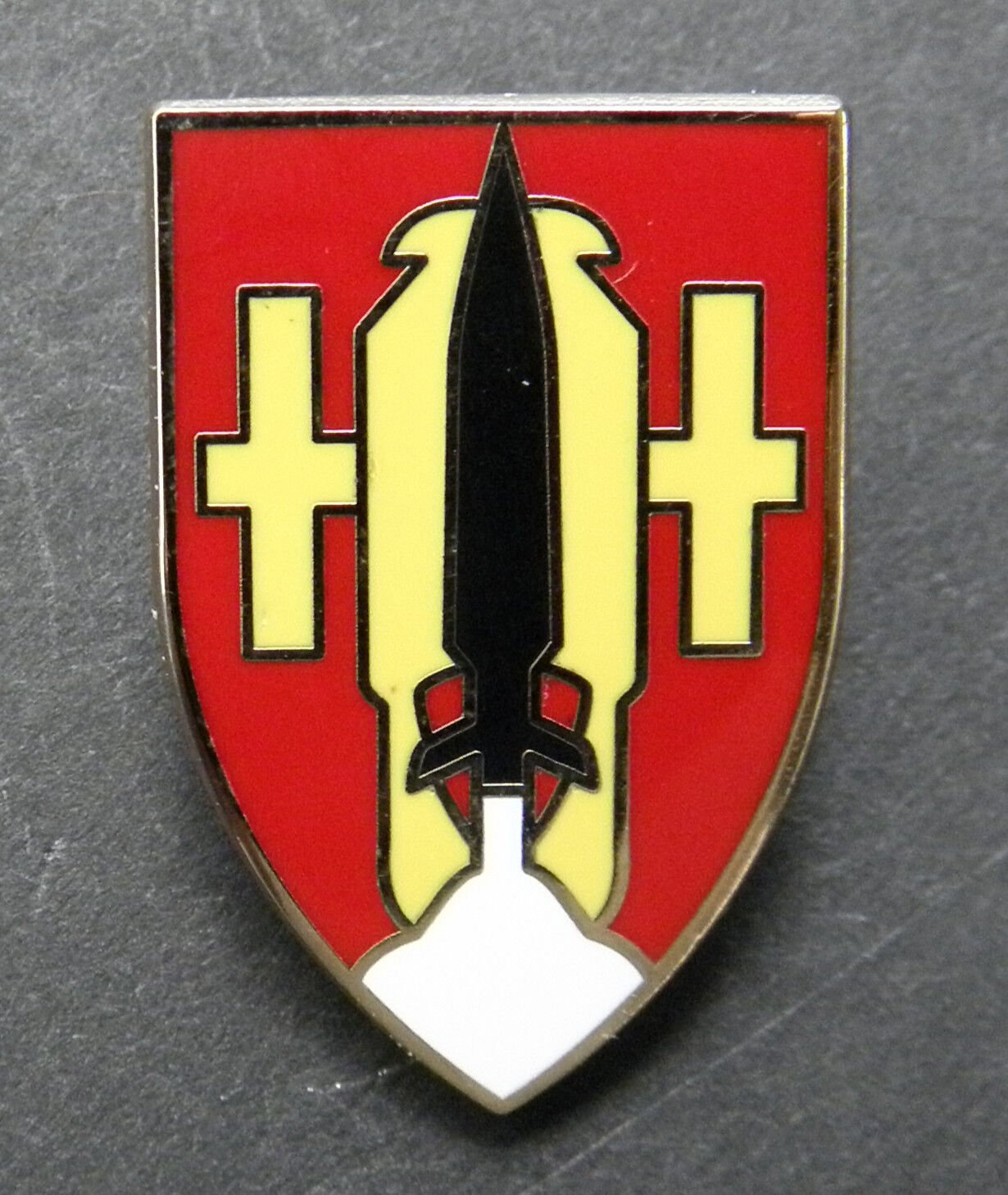 US ARMY ARTILLERY MISSILE SCHOOL DEFENSE LAPEL HAT PIN BADGE 1 INCH