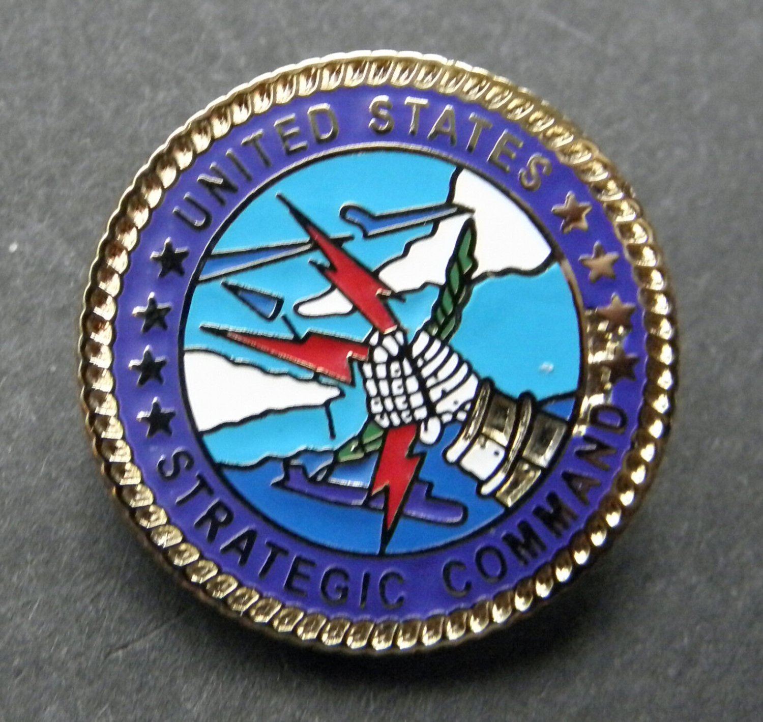 STRATEGIC AIR COMMAND USAF AIR FORCE LAPEL PIN BADGE 1 INCH