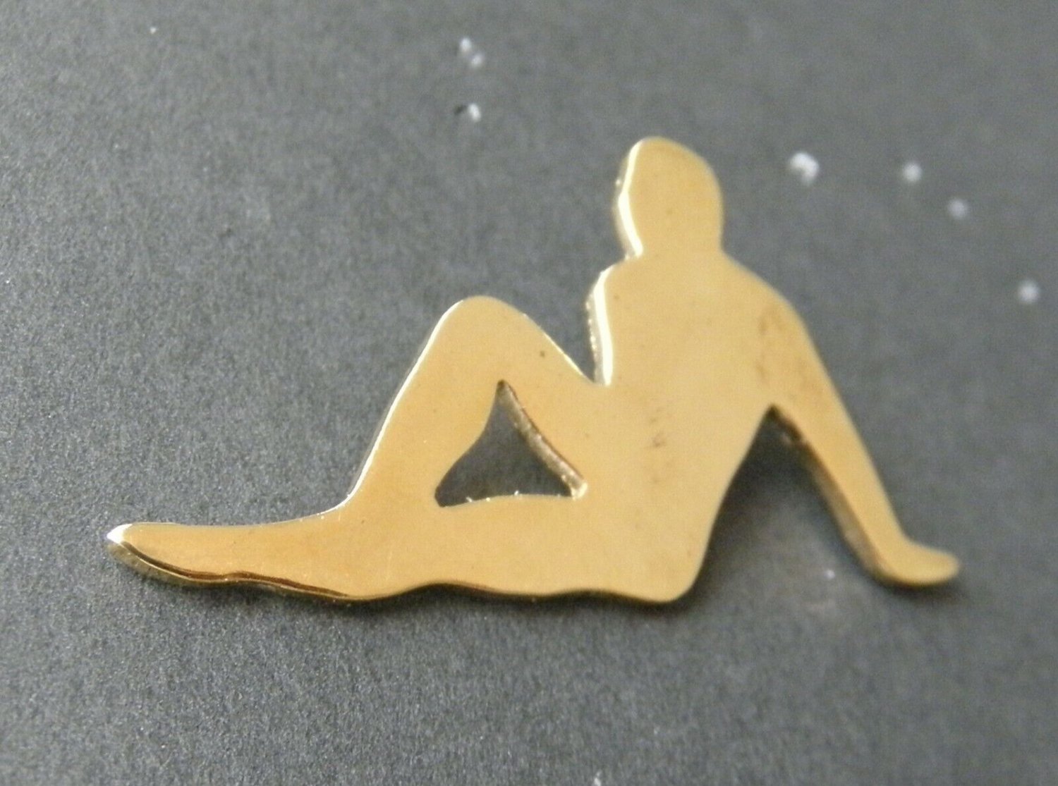 MUDFLAP GUY MAN GOLD COLORED MUD FLAP GUARD LAPEL PIN BADGE 1.5 " LEFT FACING