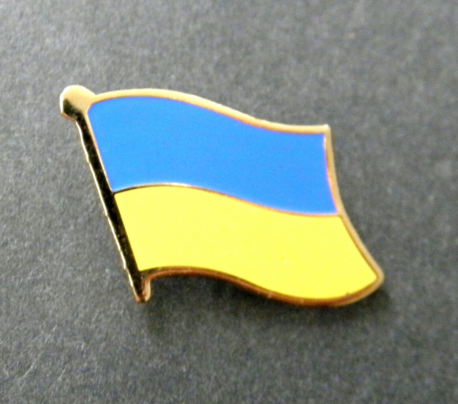 UKRAINE STATE SINGLE FLAG LAPEL PIN BADGE 1 INCH