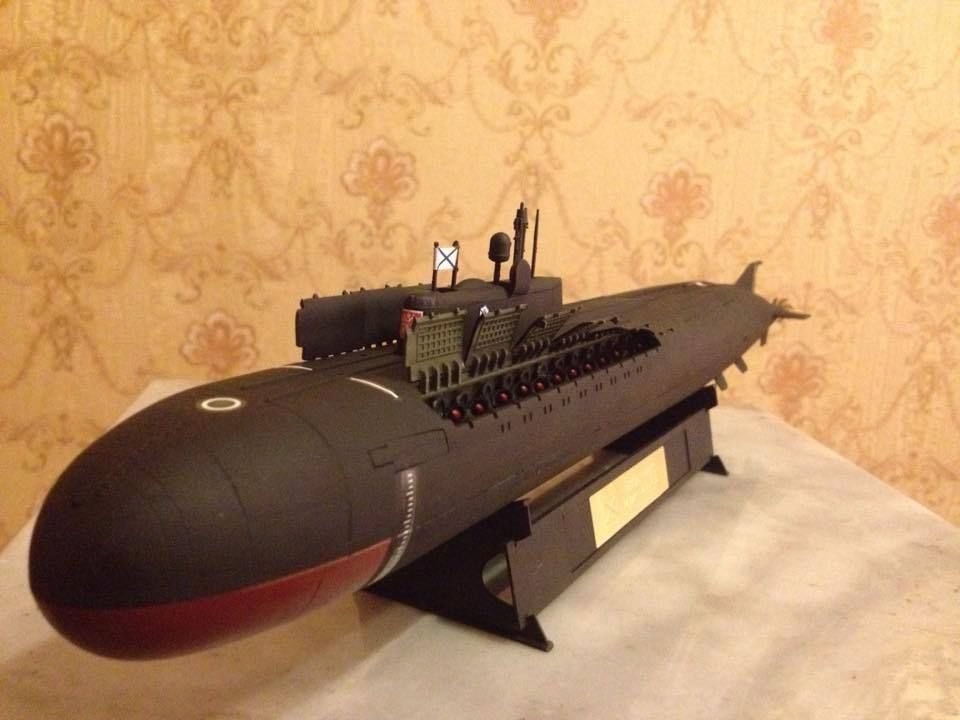 1:350 Russian Oscar ll class submarine'' Kursk ''complete model