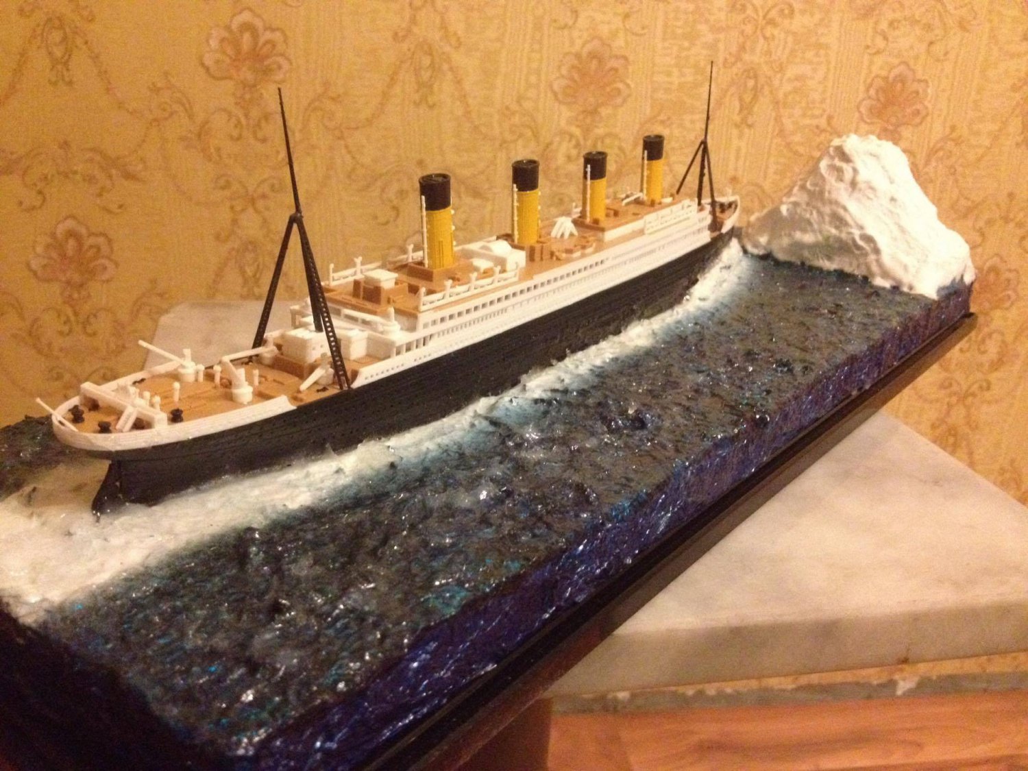 RMS Titanic White Star Line Cruise Ship with iceberg diorama comlete model Rms Britannic Model