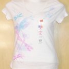 HANES SM  V NECK WHITE DRAGONFLY EMBELLISHED GLITTER TOP NEW NICE
