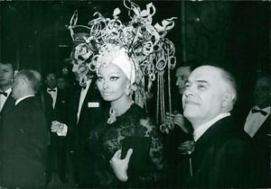 Sophia Loren in her costume, before her performance. - 8x10 photo