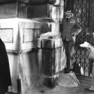 Side pose of Orson Welles, with Anthony Perkins. - 8x10 photo