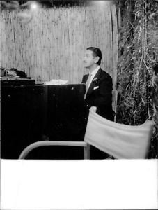 Jaime de Mora y Arag&Atilde;&sup3;n playing on a piano. - 8x10 photo