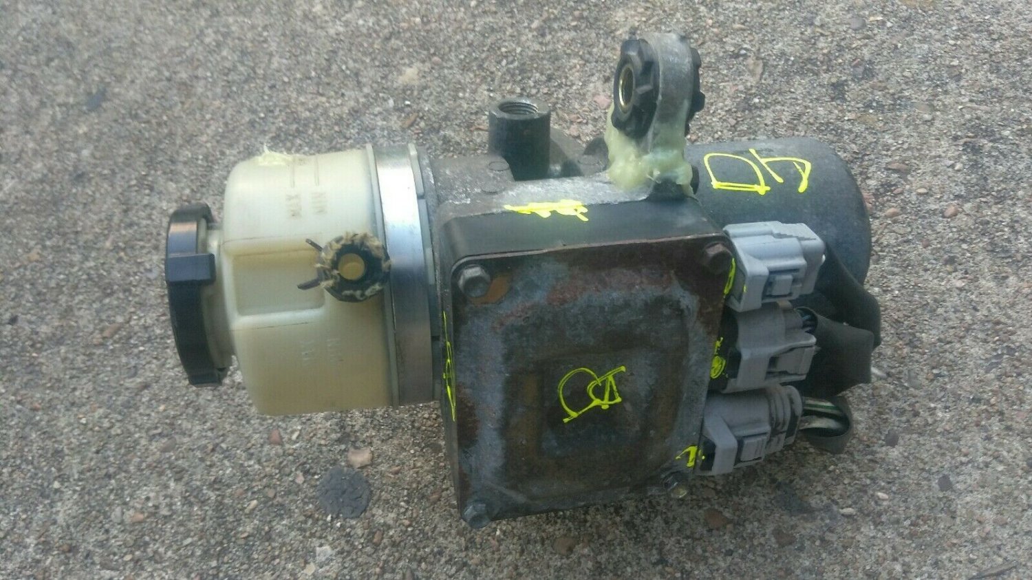 0005 TOYOTA MR2 SPYDER ELECTRIC POWER STEERING PUMP MOTOR ASSEMBLY