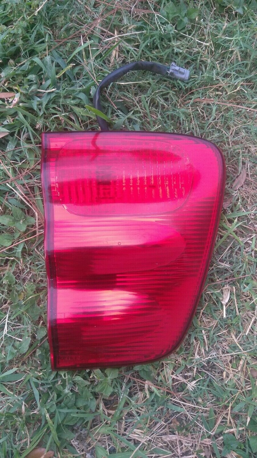 2001-2004 TOYOTA SEQUOIA DRIVER LEFT  REAR TRUNK INNER TAILLIGHT LENS
