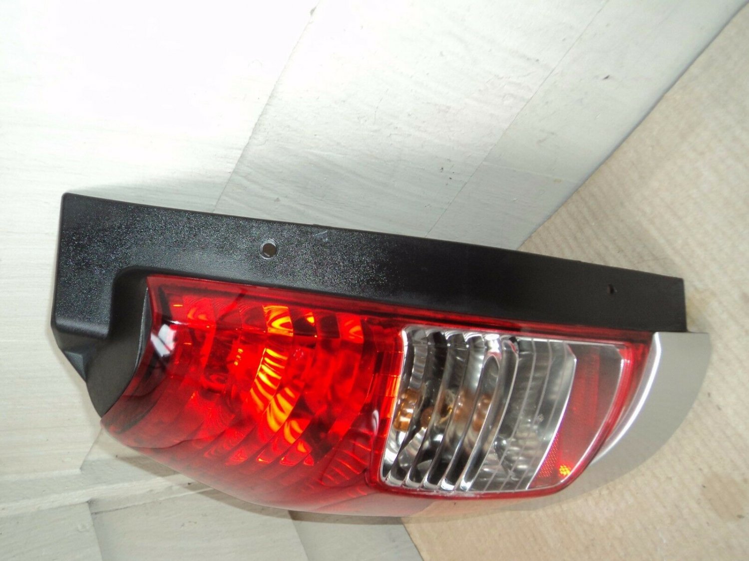 05 ISUZU ASCENDER  DRIVER LEFT SIDE  TAIL LIGHT
