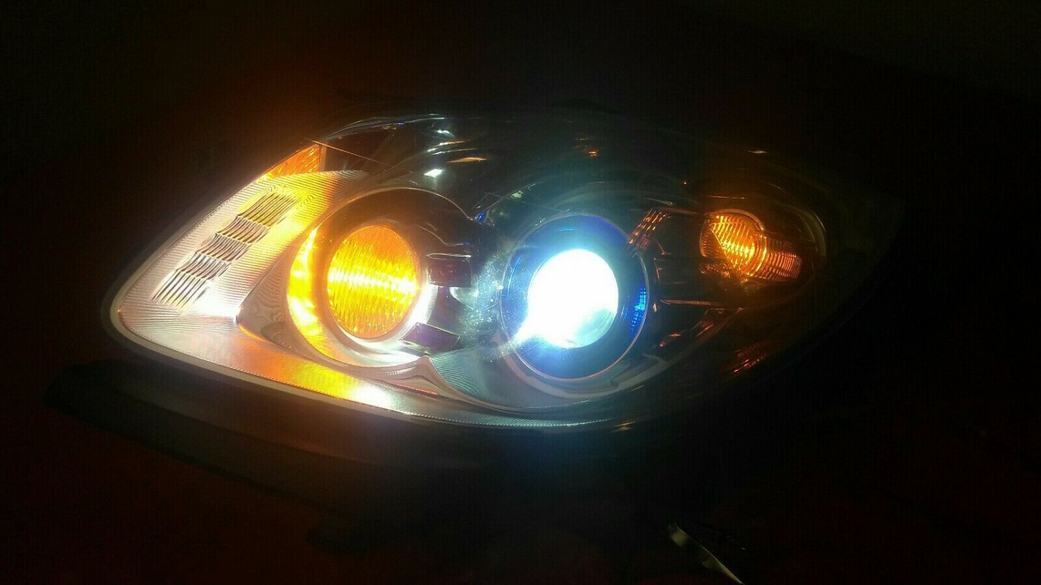 2008-2012 BUICK ENCLAVE DRIVER LEFT SIDE HID XENON HEADLIGHT WITHOUT  AFS